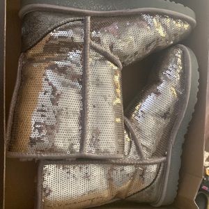 Classic Short Sparkles UGGs Size US 8